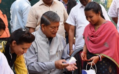 दो संवासिनी घर के लिए रवाना