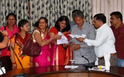 आंगनबाड़ी कार्यकत्रियों का प्रतिनिधिमंडल सीएम से मिला