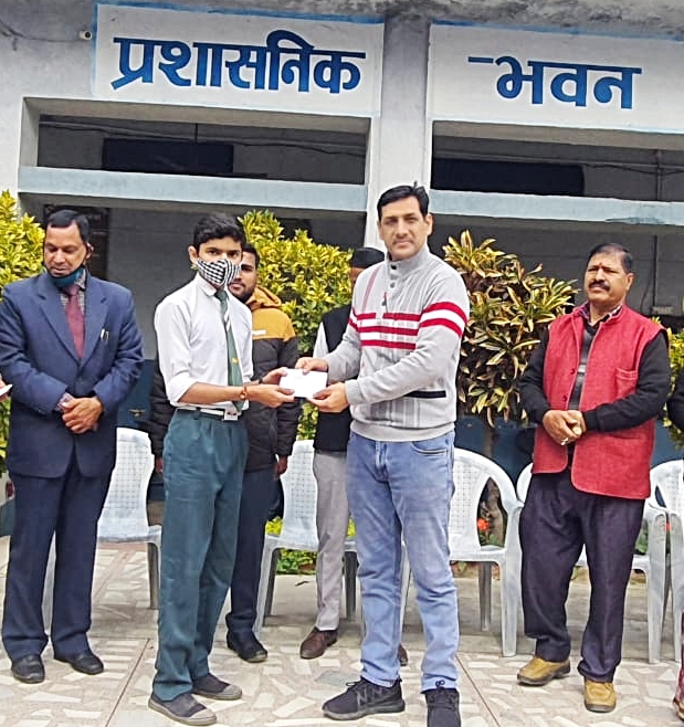 समाजसेवी धीरेंद्र रांगड़ ने फिर एक बार मेधावियों को दी छात्रवृत्ति
