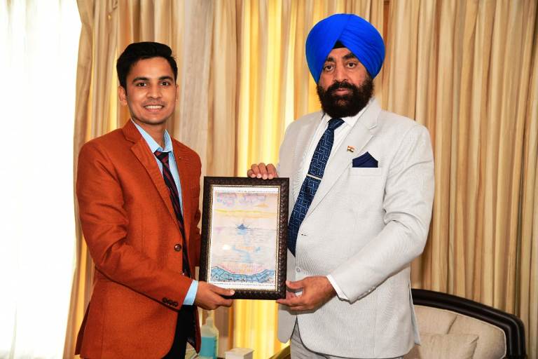 युवा कलाकार राजेश चंद्र को राज्यपाल ने किया सम्मानित