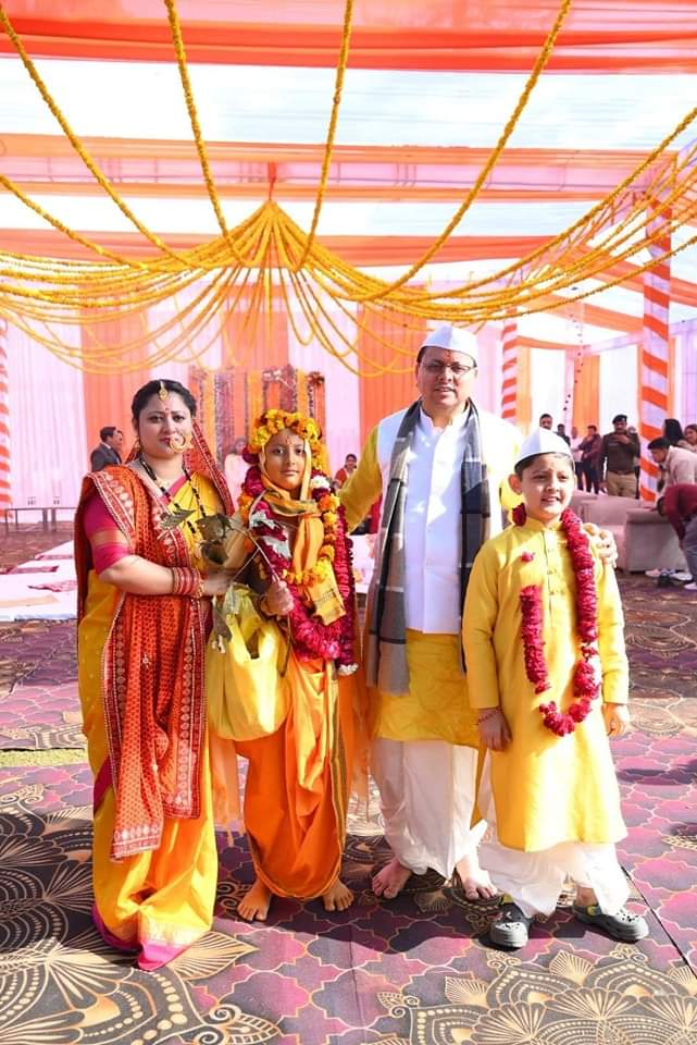 सीएम ने कराया बड़े बेटे का यज्ञोपवीत संस्कार