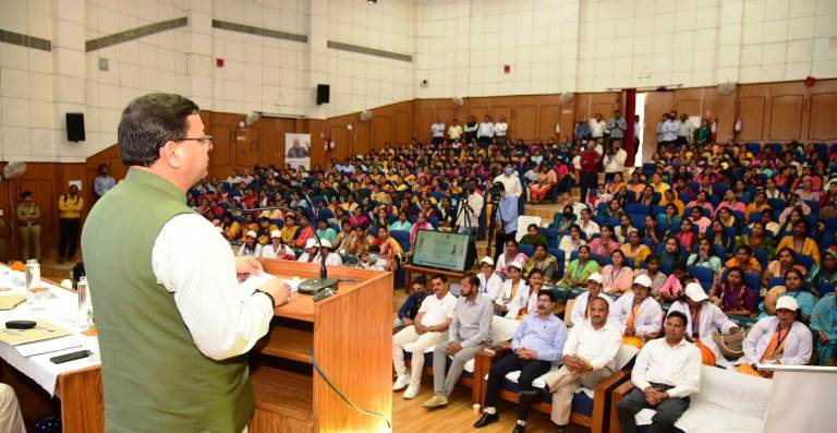 उत्तराखण्ड की महिलाओं द्वारा निर्मित उत्पाद मल्टीनेशनल कम्पनियों के उत्पादों से बेहतर-सीएम