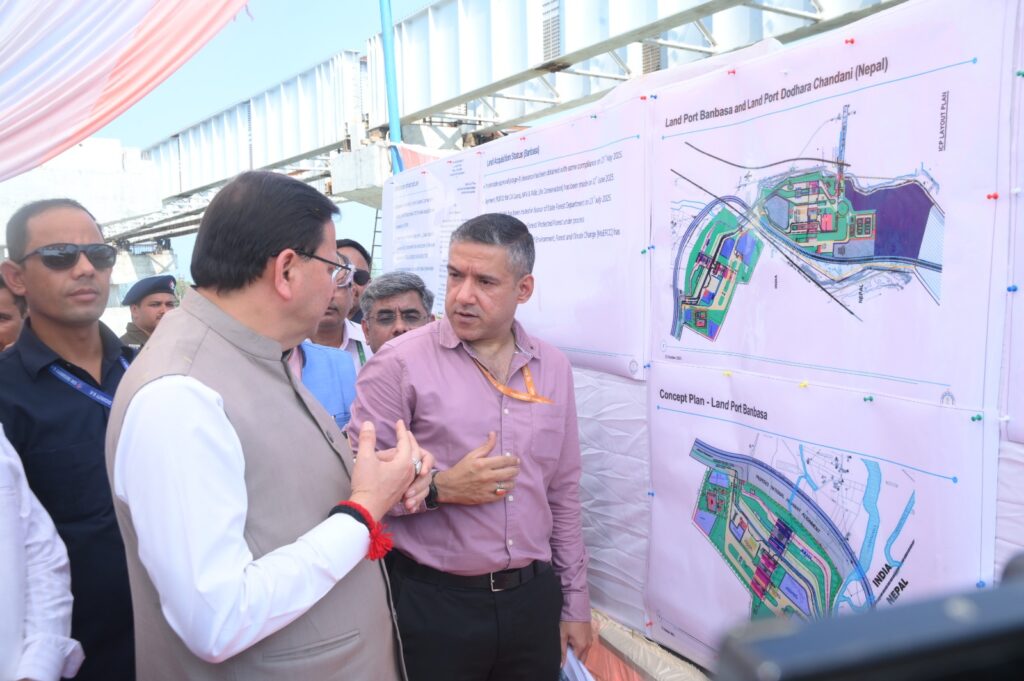 बनबसा में आधुनिक लैंड पोर्ट परियोजना का सीएम धामी ने किया स्थलीय निरीक्षण