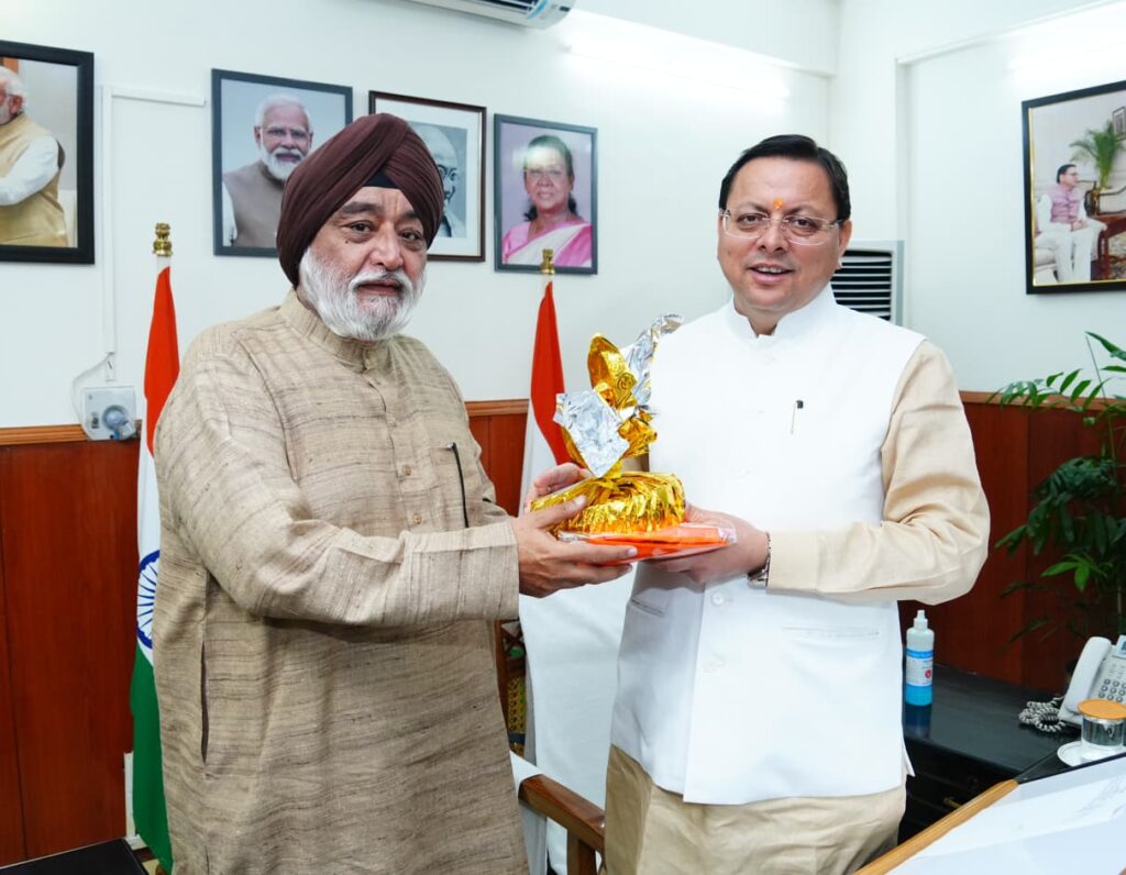 सीएम से मिले हेमकुंट साहिब मैनेजमेंट ट्रस्ट के अध्यक्ष, यात्रा व्यवस्था में सहयोग के लिये किया आभार