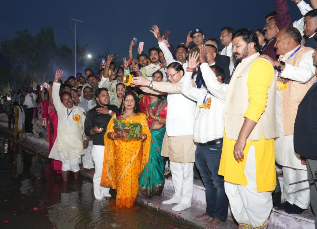 खटीमा में आयोजित सूर्य षष्ठी व्रत महोत्सव में सीएम धामी ने किया प्रतिभाग