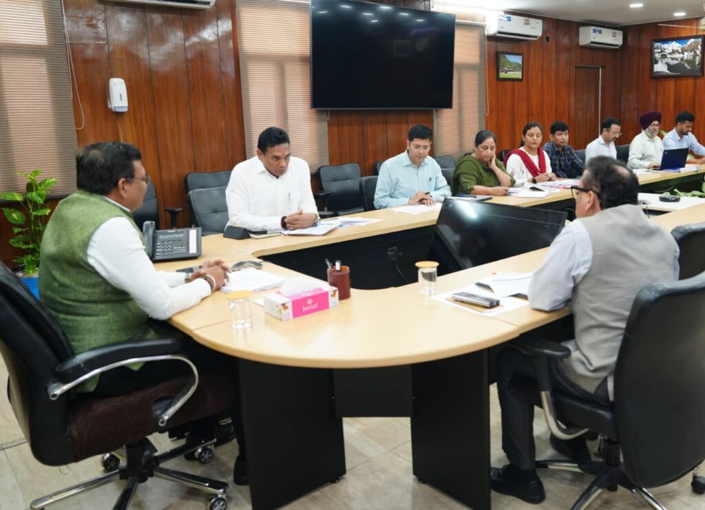 सीएस की अध्यक्षता में हुई नर्सिंग पाठ्यक्रम संचालन हेतु गठित एम्पावर्ड समिति की बैठक आयोजित