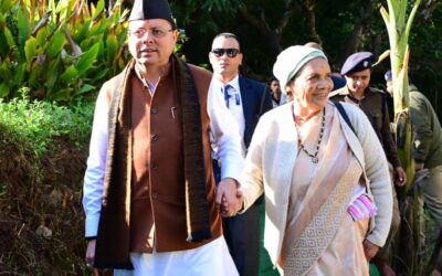 सीएम धामी ने अपनी माता के साथ पैतृक गांव में की शिरकत, भावुक भी हुए