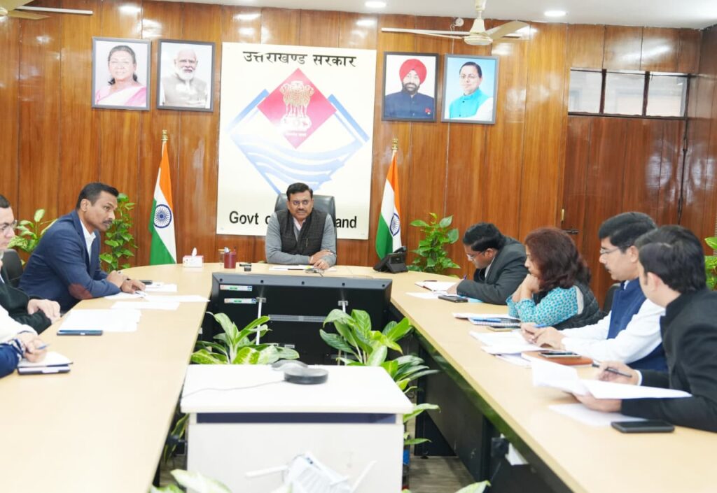 पीएमश्री स्कूलों में कम्प्यूटर लैब एवं पुस्तकालयों के स्थापना में तेजी लाएंः बर्द्धन