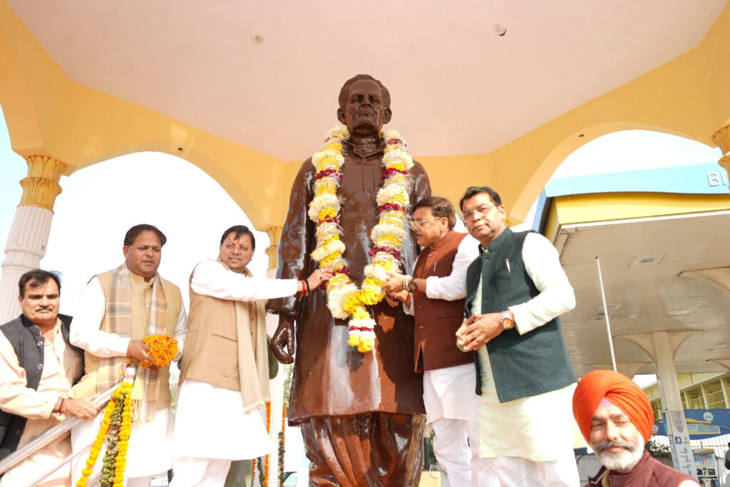 पंडित राम सुमेर शुक्ल की 47वीं पुण्यतिथि पर मुख्यमंत्री पुष्कर सिंह धामी ने श्रद्धांजलि दी