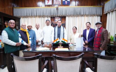 सीएम से मिला देवभूमि लोक संस्कृति विरासतीय शोभा यात्रा समिति के प्रतिनिधिमंडल