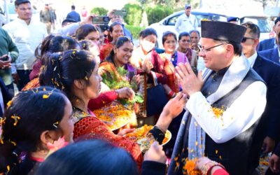 सीएम धामी ने जनपद बागेश्वर में प्रबुद्धजनों, राज्य आंदोलनकारियों, एसएचजी महिलाओं व विभिन्न संगठनों संग किया संवाद