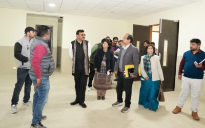 हर्रावाला में राजकीय मैटरनिटी एवं कैंसर चिकित्सालय का निरीक्षण करने पहुंचे मुख्य सचिव