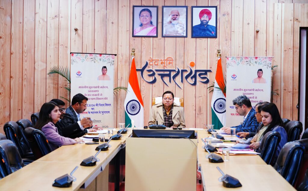 सामाजिक सुरक्षा योजनाओं के अंतर्गत पात्रता परीक्षण, सत्यापन एवं भुगतान प्रक्रिया को और अधिक सुदृढ़ और त्वरित करें: धामी