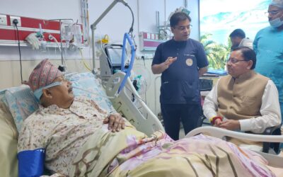 एम्स पहुंचे सीएम धामी ने जाना अस्पताल में भर्ती मंत्री सतपाल महाराज का हाल
