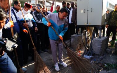 स्वच्छता केवल सरकारी प्रयासों से संभव नहीं है, बल्कि इसमें जनभागीदारी अत्यंत आवश्यकः धामी