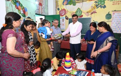 आंगनबाड़ी केन्द्रों में बच्चों के पोषण, स्वास्थ्य जांच एवं टीकाकरण की नियमित एवं प्रभावी मॉनिटरिंग करेंः सीएस