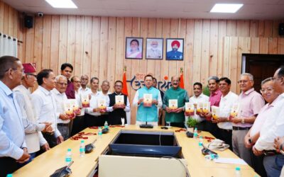 सरकारी सेवा से जुड़े नियम, संवैधानिक प्रावधान, शासनादेश और न्यायालयों के महत्वपूर्ण निर्णय पर बनी पुस्तक का हुआ विमोचन