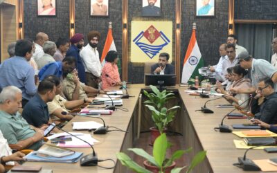 दून डीएम ने दिए अतिक्रमण, अवैध फैक्ट्री और आपदा कार्यों में अनियमितता पर अधिकारियों को जांच के निर्देश