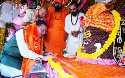 सीएम धामी ने टपकेश्वर महादेव की भव्य शोभायात्रा में शामिल होकर की प्रदेश की खुशहाली की कामना