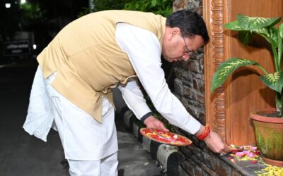 पीएम के जन्मदिन पर सीएम धामी ने आवास पर जलाया आशीर्वाद का दीया