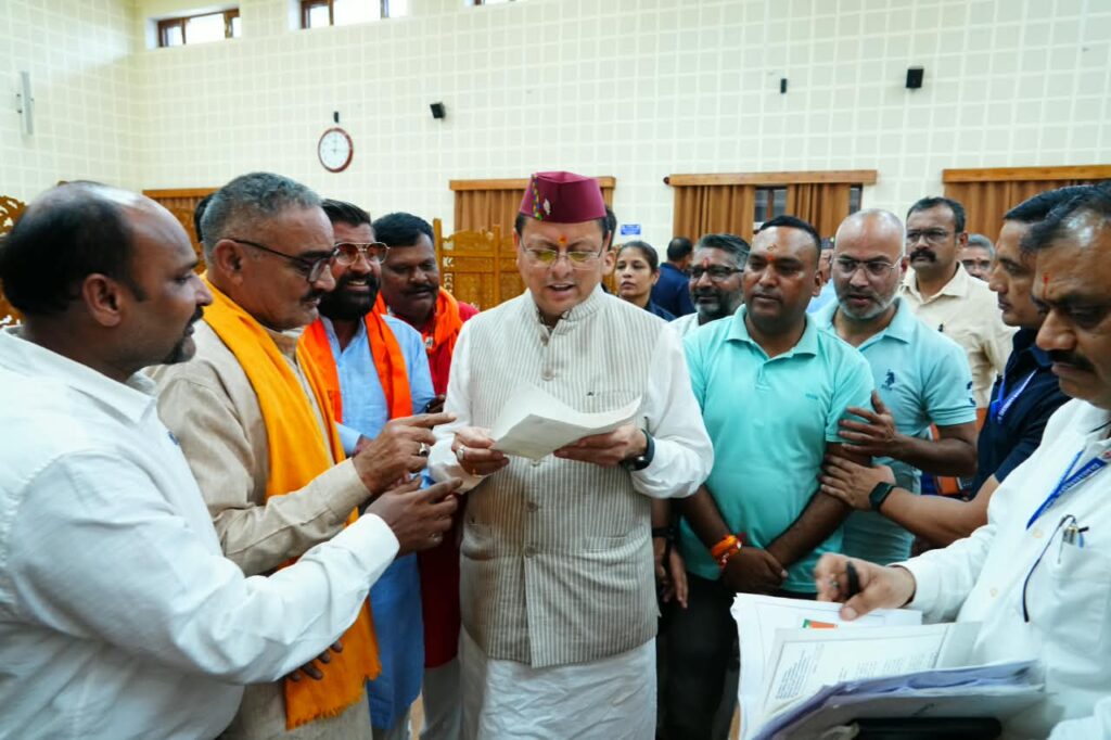 जनसमस्याओं का त्वरित एवं समयबद्ध समाधान सुनिश्चित करेंः धामी