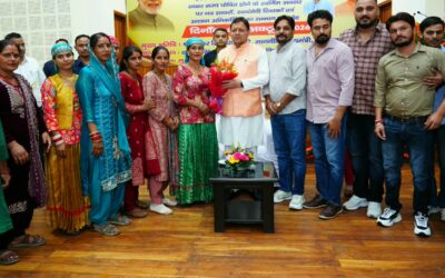 सीएम धामी ने मुख्य सेवक सदन में अनुसूचित जाति एवं अनुसूचित जनजाति समुदाय के लोगों से किया संवाद