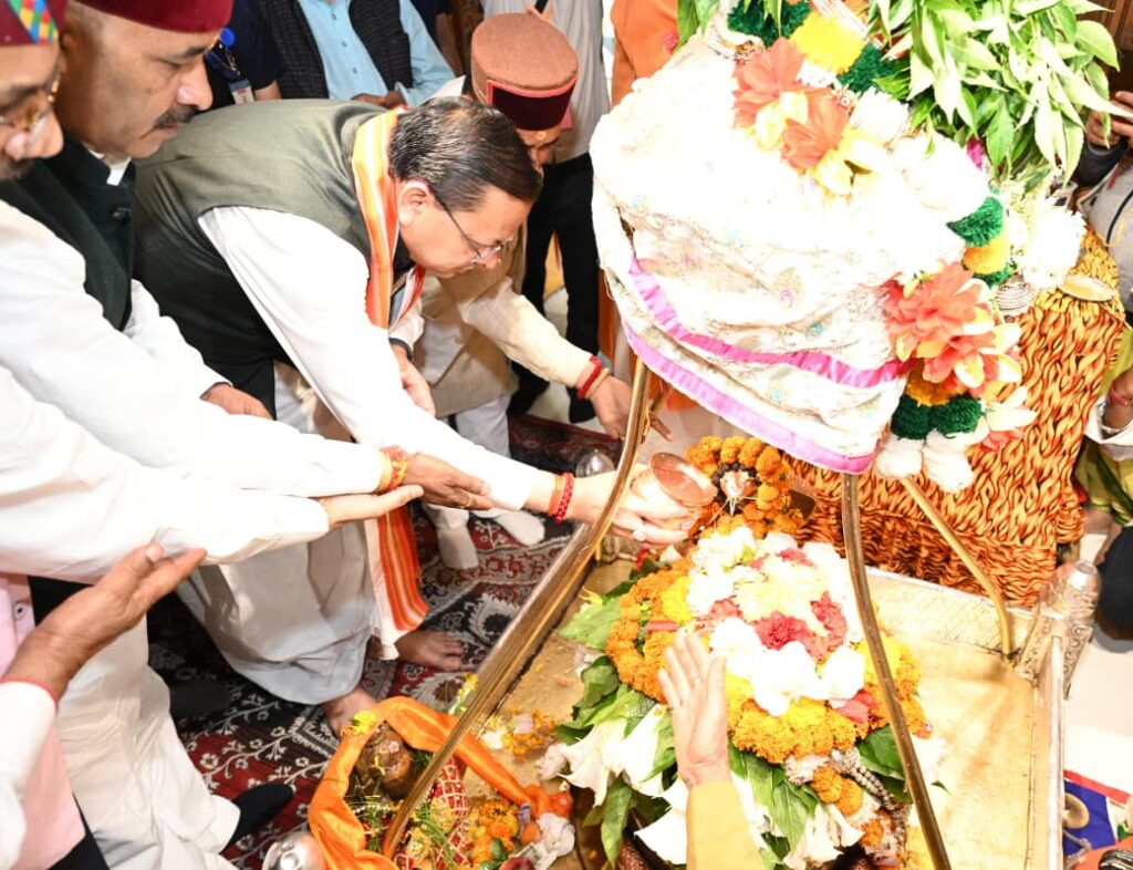 पीएम की राष्ट्र सेवा के 25 वर्ष पूर्ण, सीएम धामी ने की विशेष पूजा