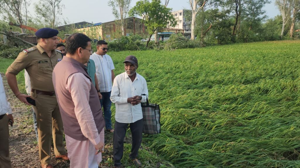 बाजपुर में हुई भीषण ओलावृष्टि, सूचना मिलते ही प्रभावित किसानों के बीच पहुंचे मुख्यमंत्री धामी