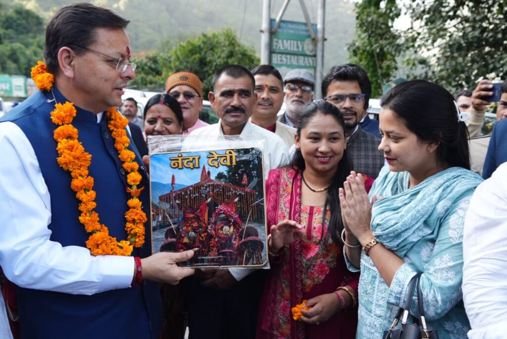 विस सत्र के लिए गैरसैंण पहुंचे सीएम धामी, हुआ भव्य स्वागत